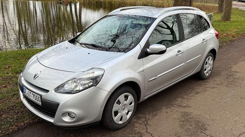 Silber Gebraucht 2010 Renault Clio II Limousine | 3.790 € (Guter Preis) - Bild 1/4