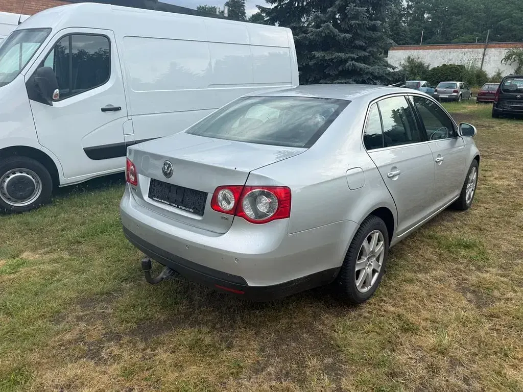 Gebraucht VW Jetta 105 PS (77 kW) 2005 Silber Limousine