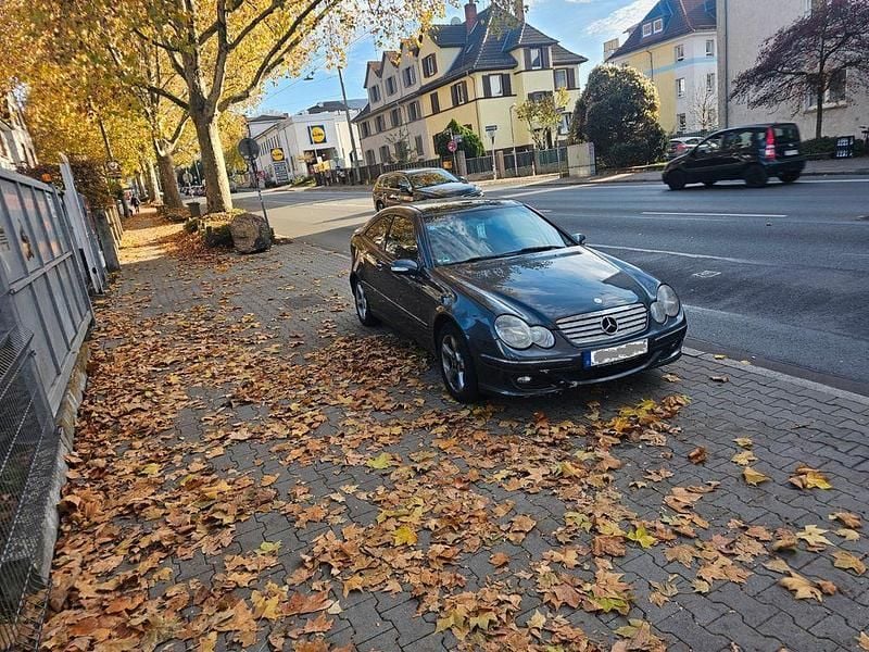 Gebraucht Mercedes C200 122 PS (89 kW) 2007 Grau Coupé