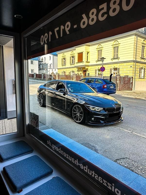 Schwarz Gebraucht 2018 BMW 440 M Sport Coupé | 33.900 € - Bild 1/4