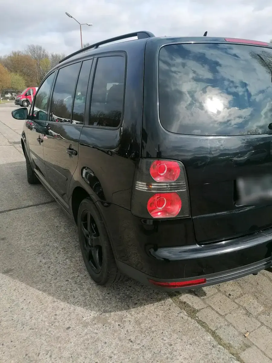 Gebraucht VW Touran 140 PS (102 kW) 2010 Schwarz Van / Kleinbus