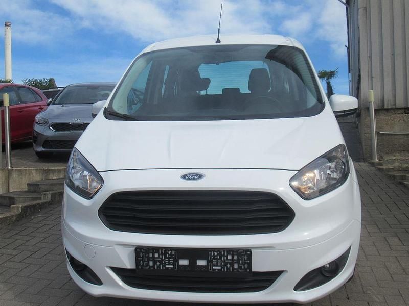 Weiß Gebraucht 2017 Ford Tourneo Courier Trend Van / Kleinbus | 9.890 € (Superpreis) - Bild 1/4