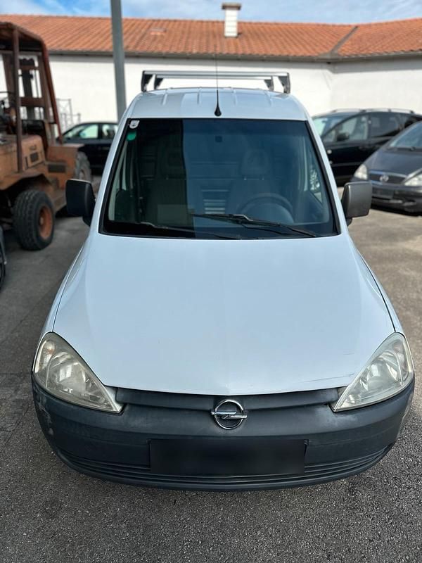 Gebraucht Opel Combo 101 PS (74 kW) 2011 Weiß Kombi