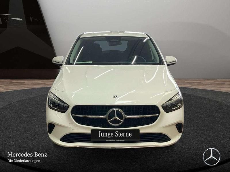Gebraucht Mercedes B180 Advanced 136 PS (100 kW) 2025 Weiß Van / Kleinbus