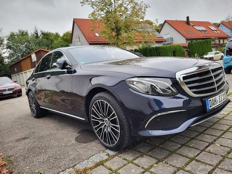 Blau Gebraucht 2019 Mercedes E400 Limousine | 33.900 € (Superpreis) - Bild 1/4