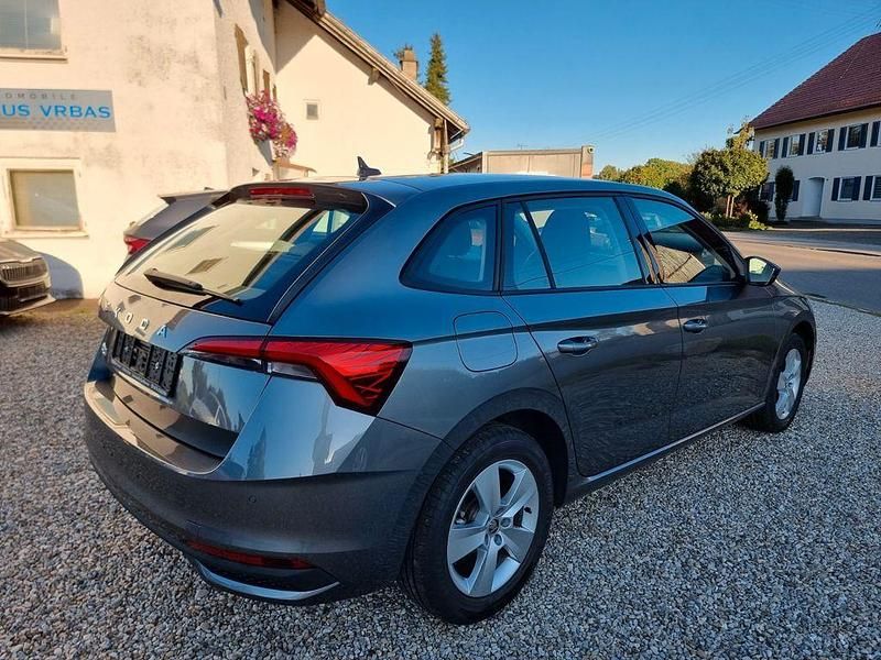 Gebraucht Skoda Scala Selection 116 PS (85 kW) 2024 Grau Kleinwagen