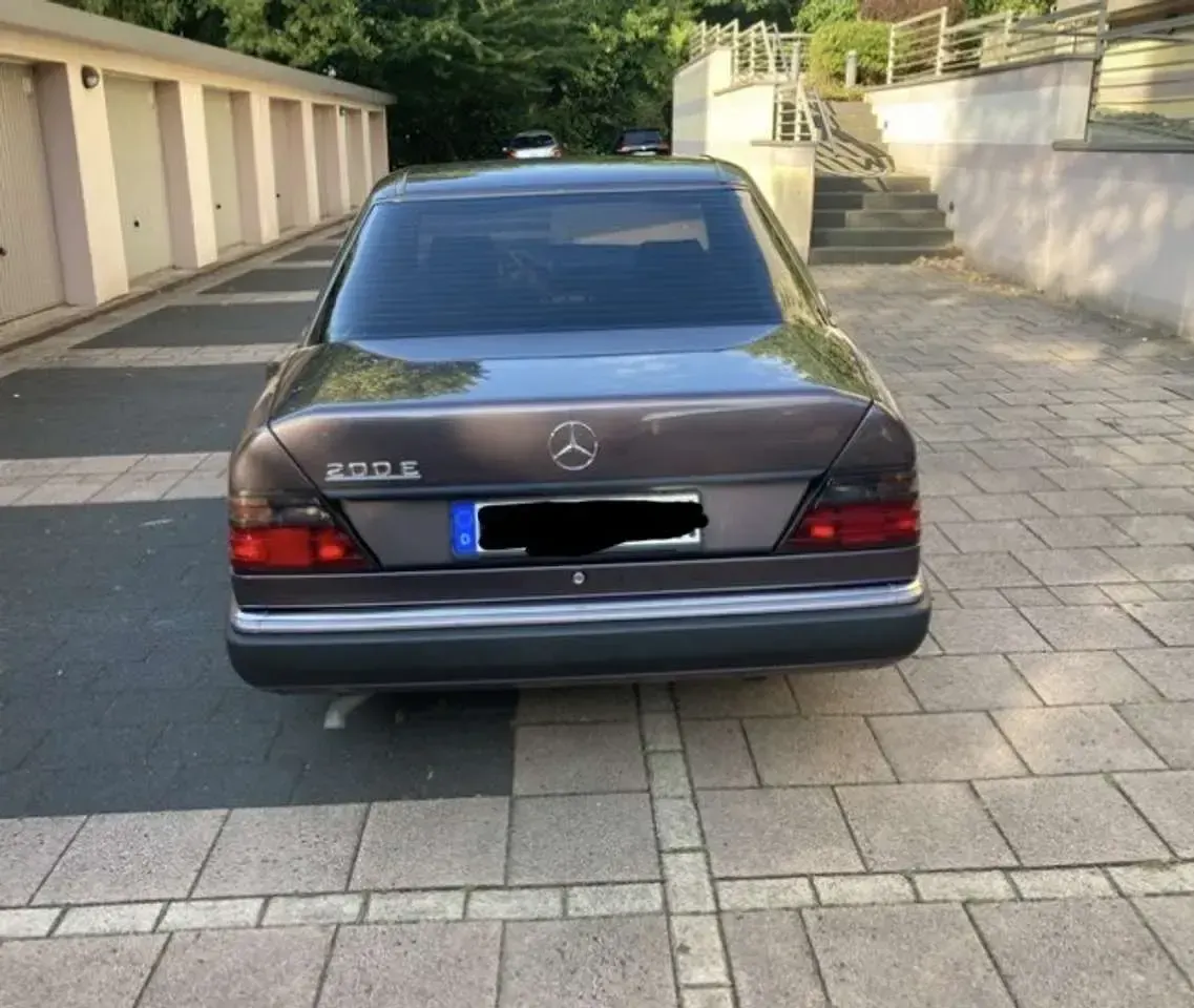 Gebraucht Mercedes E200 118 PS (86 kW) 1992 Limousine