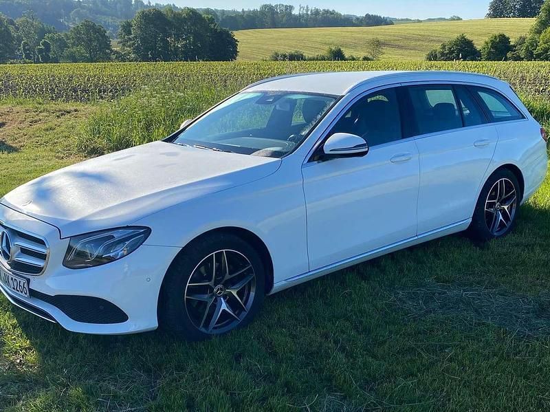 Weiß Gebraucht 2017 Mercedes E200 Avantgarde Kombi | 17.500 € (Fairer Preis) - Bild 1/4