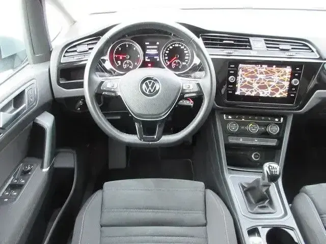 Gebraucht VW Touran 122 PS (89 kW) 2022 Silber Van / Kleinbus