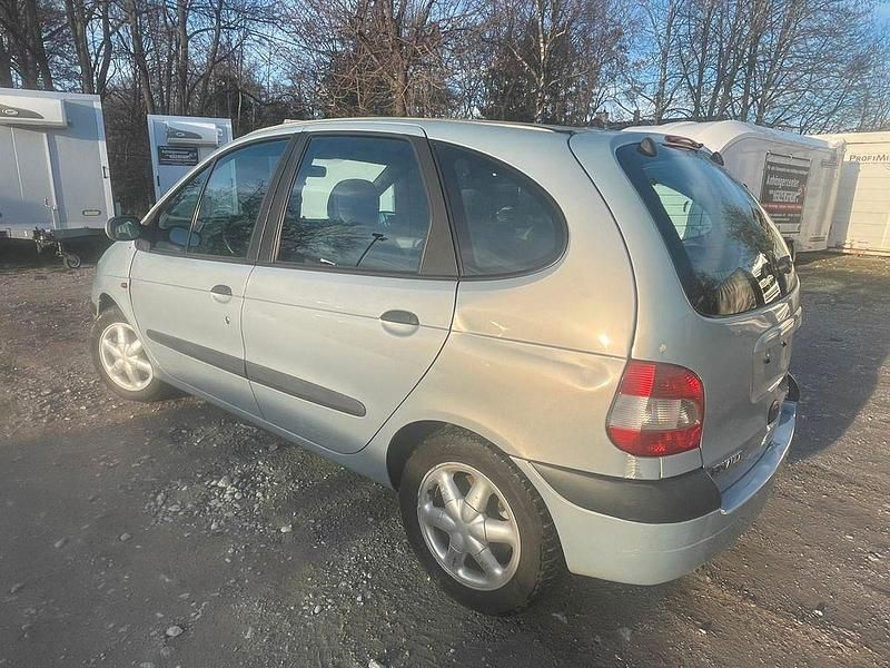 Gebraucht Renault Scénic II 111 PS (81 kW) 2008 Silber Van / Kleinbus