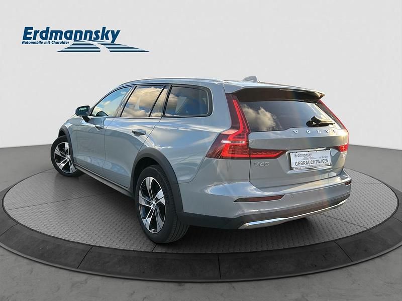 Gebraucht Volvo V60 CC Plus 197 PS (144 kW) 2023 Vapour grey (grau) Kombi