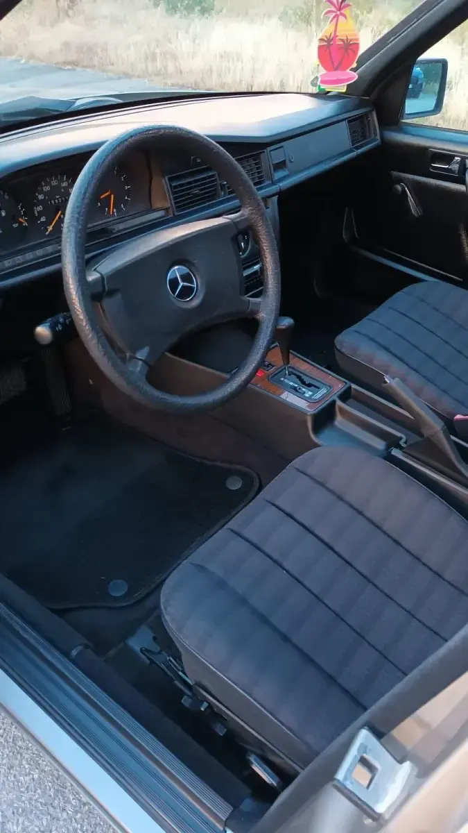 Gebraucht Mercedes 190 109 PS (80 kW) 1991 Gold Limousine