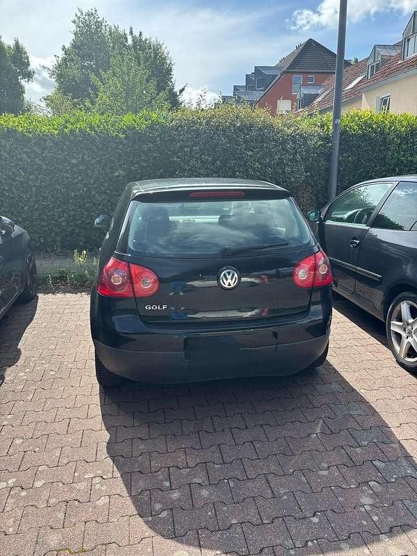 Schwarz Gebraucht 2004 VW Golf IV Trendline Limousine | 1.300 € (Guter Preis) - Bild 1/4