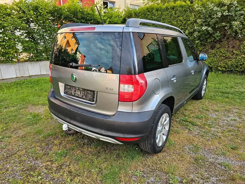 Gebraucht Skoda Yeti Elegance 105 PS (77 kW) 2011 Grau SUV