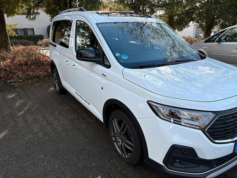 Gebraucht Ford Tourneo Connect 122 PS (89 kW) 2023 Weiß Van / Kleinbus