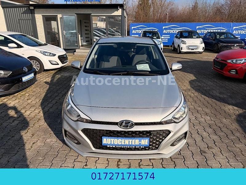 Silber Gebraucht 2019 Hyundai i20 Pure Limousine | 8.950 € (Guter Preis) - Bild 1/4