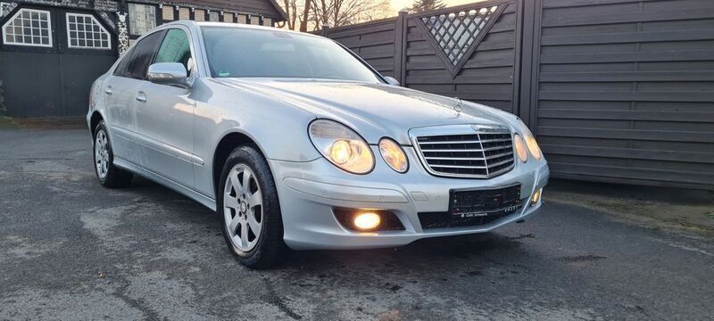 Silber Gebraucht 2008 Mercedes E200 Elegance Limousine | 4.200 € (Fairer Preis) - Bild 1/4