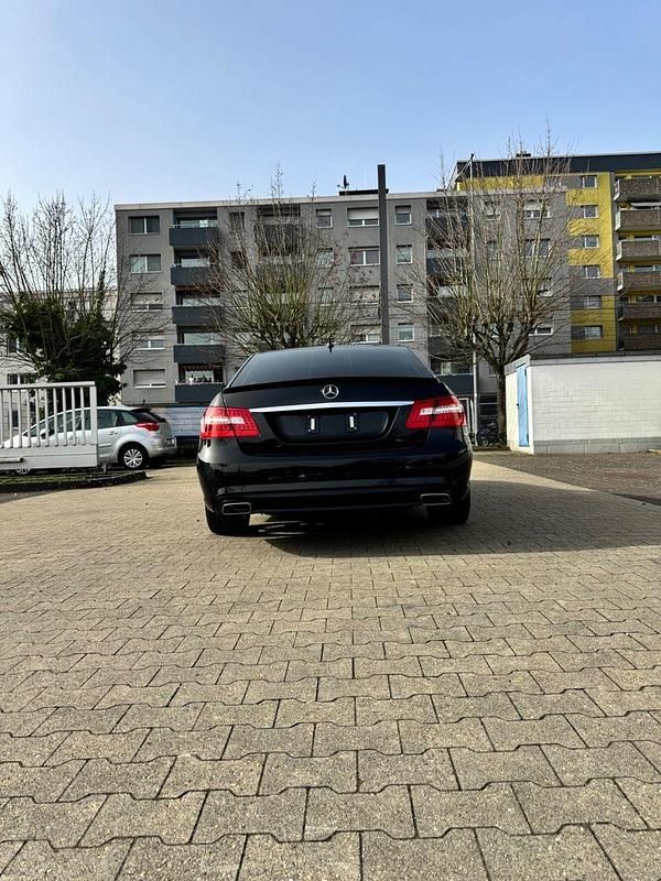 Gebraucht Mercedes E350 Avantgarde 272 PS (200 kW) 2009 Schwarz Limousine