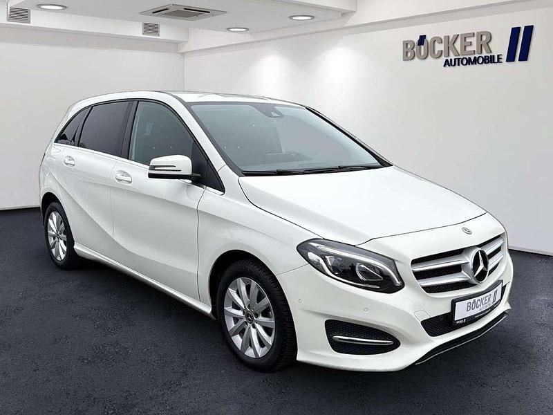 Gebraucht Mercedes B180 Style 109 PS (80 kW) 2017 Weiß Van / Kleinbus
