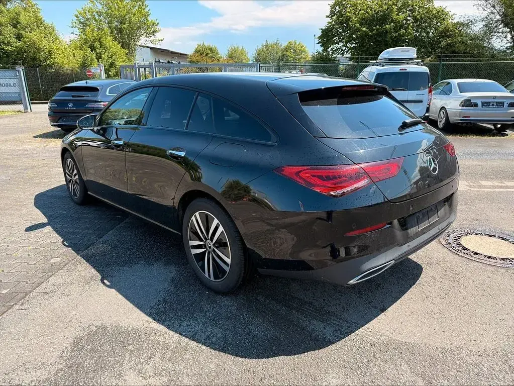 Gebraucht Mercedes CLA200 Shooting Brake 150 PS (110 kW) 2021 Schwarz Kombi