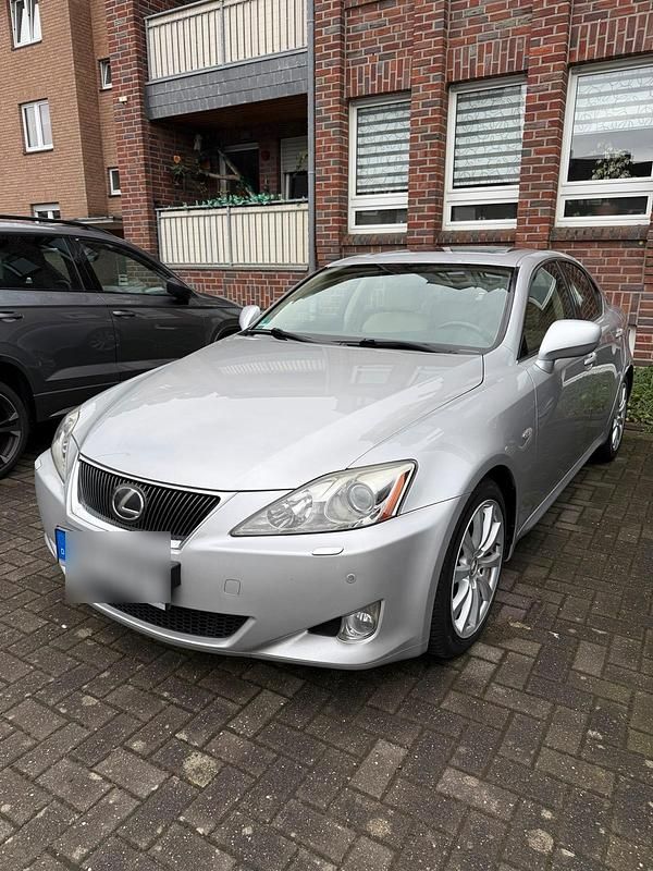 Silber Gebraucht 2008 Lexus IS250 Luxury Line Limousine | 11.000 € (Fairer Preis) - Bild 1/4