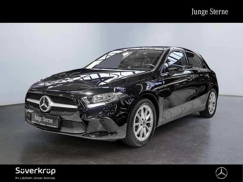 Unilack nachtschwarz Gebraucht 2022 Mercedes A250 Limousine | 23.480 € (Superpreis) - Bild 1/2