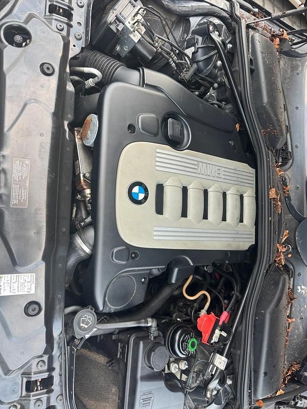 Gebraucht BMW 525 177 PS (130 kW) 2008 Schwarz Kombi