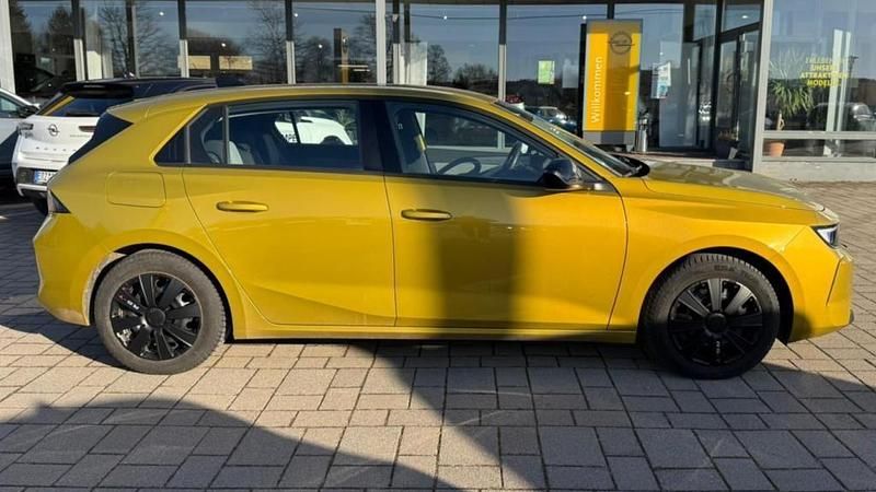 Gebraucht Opel Astra Edition 110 PS (80 kW) 2023 Gelb Limousine