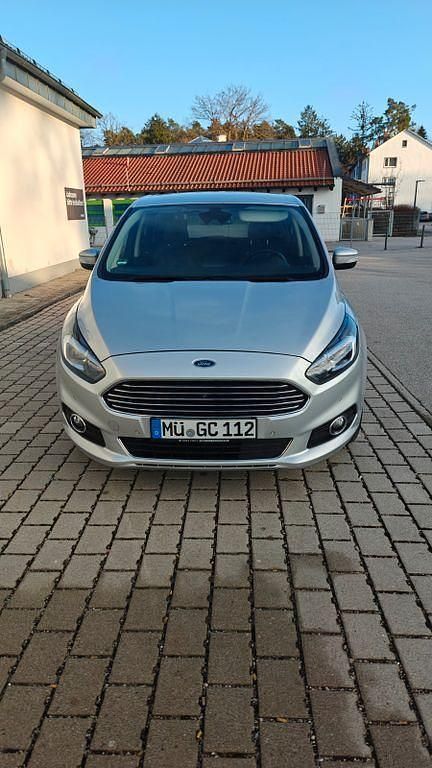 Gebraucht Ford S-MAX Titanium 209 PS (153 kW) 2018 Silber Van / Kleinbus