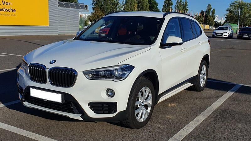 Weiß Gebraucht 2018 BMW X1 Comfort Edition SUV | 18.000 € (Fairer Preis) - Bild 1/4