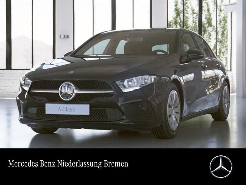 Schwarz Gebraucht 2022 Mercedes A250 Limousine | 23.890 € (Superpreis) - Bild 1/2