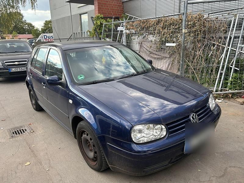 Blau Gebraucht 2003 VW Golf IV Kleinwagen | 1.000 € (Superpreis) - Bild 1/3