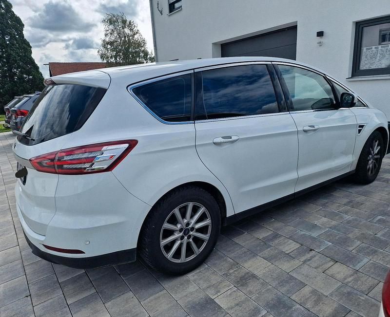 Weiß Gebraucht 2016 Ford S-MAX S Van / Kleinbus | 9.999 € (Guter Preis) - Bild 1/4