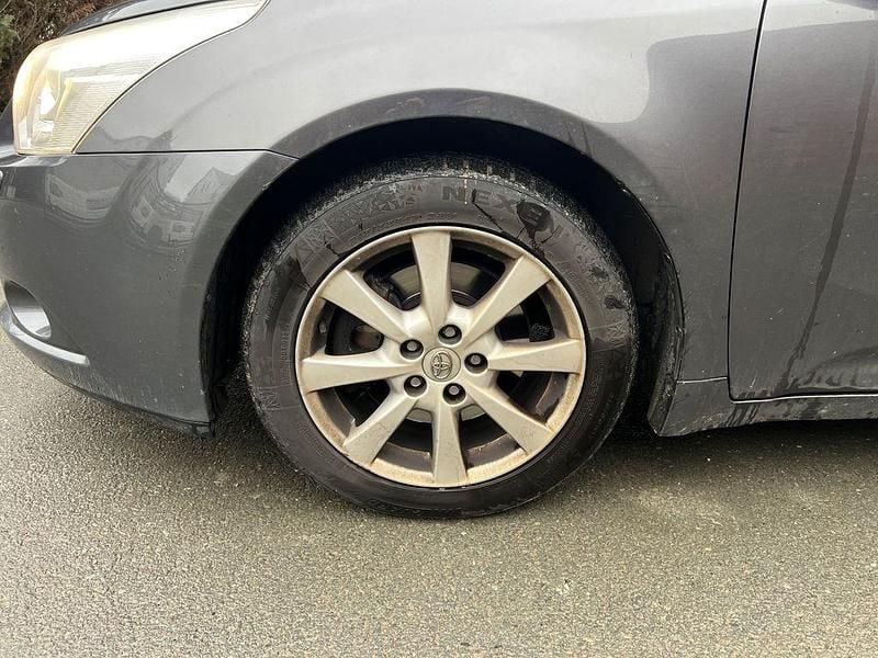 Gebraucht Toyota Avensis Sol 150 PS (110 kW) 2011 Grau Kombi