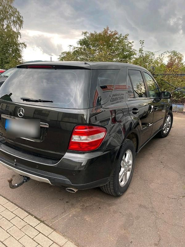 Schwarz Gebraucht 2007 Mercedes ML320 SUV | 7.000 € - Bild 1/4