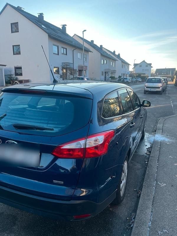 Gebraucht Ford Focus 105 PS (77 kW) 2013 Blau Kombi