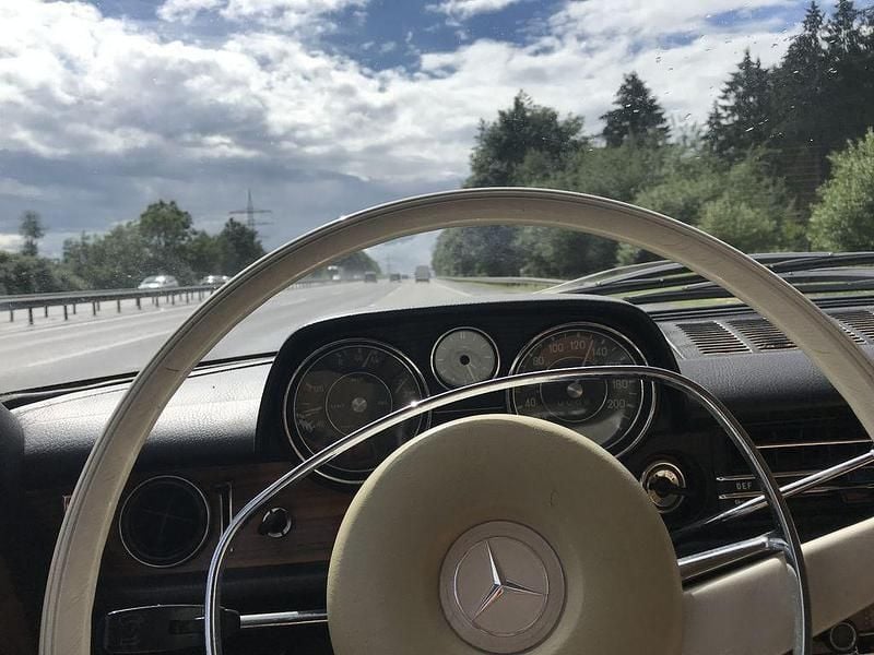 Gebraucht Mercedes 250 150 PS (110 kW) 1970 Weiß Coupé