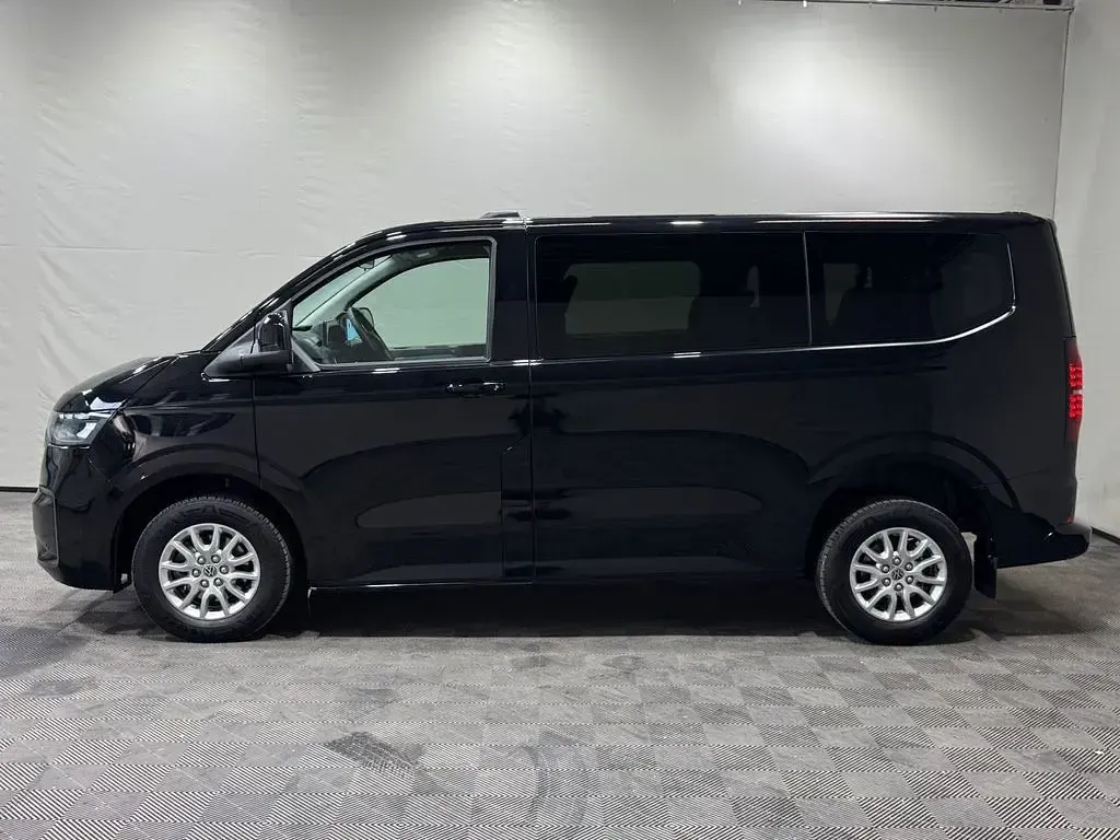 Gebraucht VW Caravelle Life 150 PS (110 kW) 2025 Schwarz Van