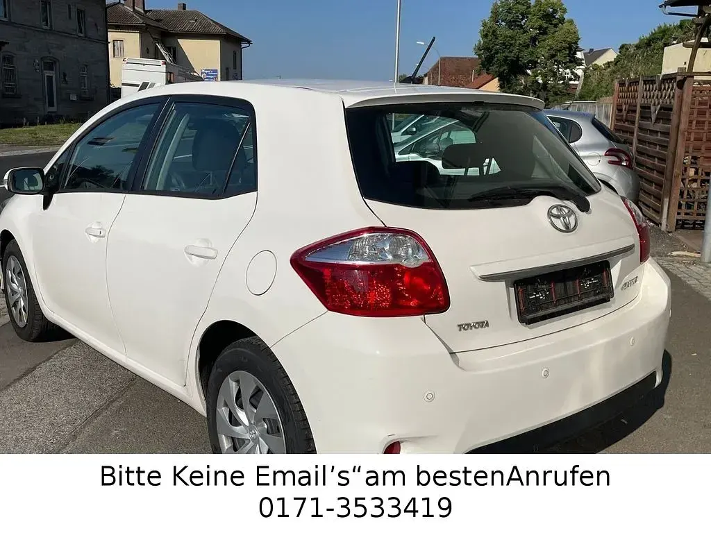 Gebraucht Toyota Auris Life+ 99 PS (72 kW) 2011 Weiß Kleinwagen