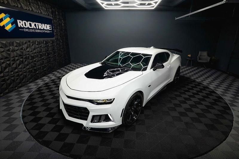 Weiß Gebraucht 2019 Chevrolet Camaro SS LT Coupé | 37.990 € (Fairer Preis) - Bild 1/4