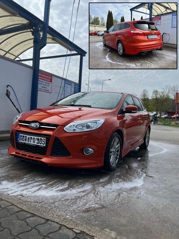 Orange Gebraucht 2012 Ford Focus Limousine | 6.750 € - Bild 1/4