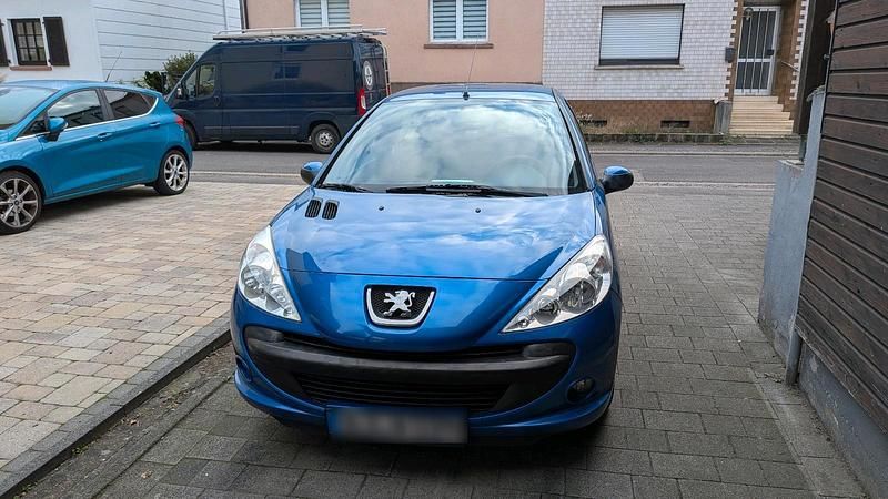 Blau Gebraucht 2011 Peugeot 206+ Kleinwagen | 2.850 € (Etwas zu teuer) - Bild 1/4