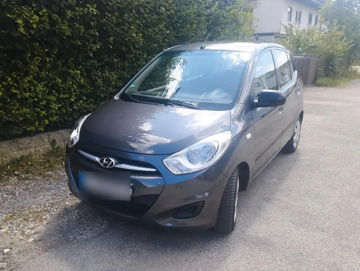 Gebraucht Hyundai i10 69 PS (50 kW) 2013 Grau Kleinwagen