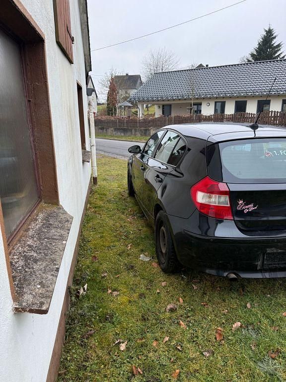 Gebraucht BMW 116 122 PS (89 kW) 2004 Schwarz Kleinwagen