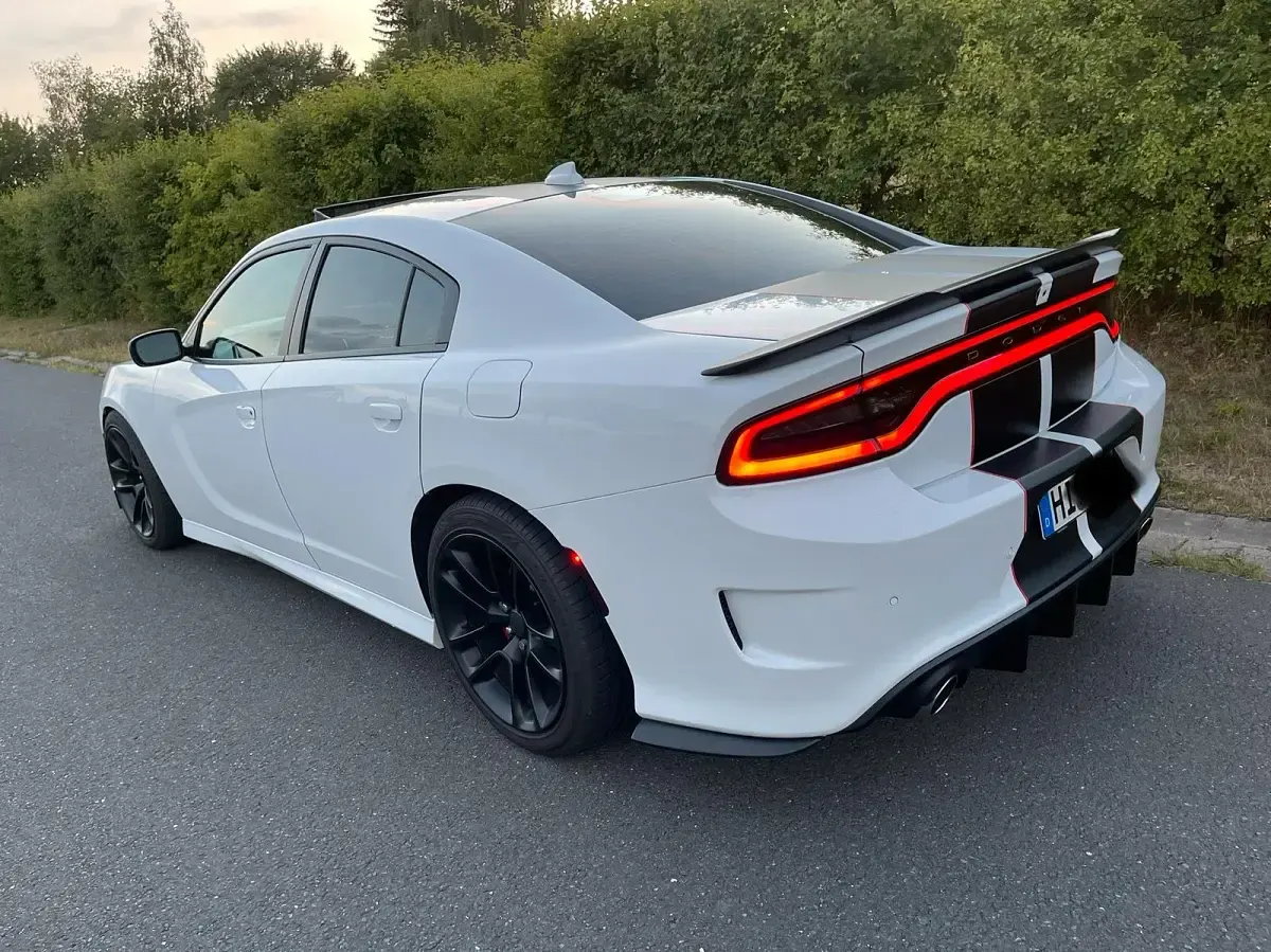 Gebraucht Dodge Charger 492 PS (361 kW) 2020 Weiß Limousine