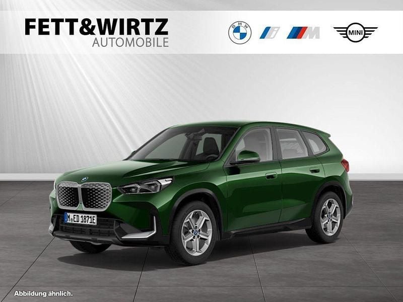 Sanremo green metallic Gebraucht 2023 BMW iX1 Sport Line SUV | 34.900 € (Superpreis) - Bild 1/2