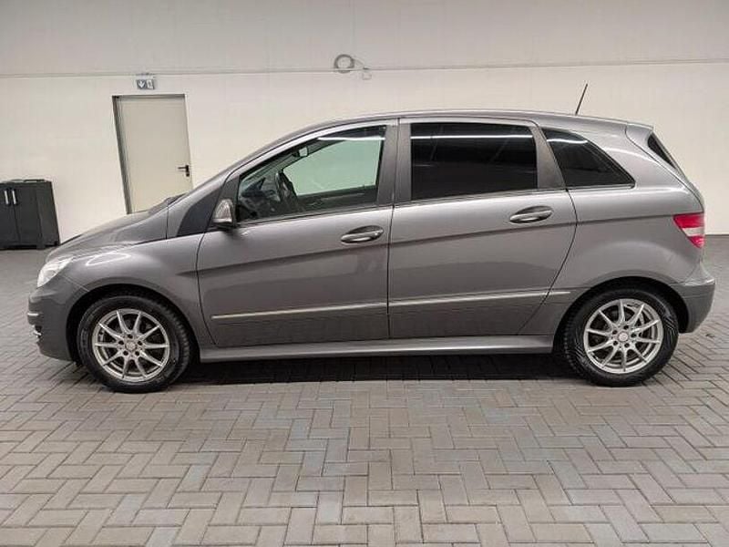 Gebraucht Mercedes B200 136 PS (100 kW) 2011 Grau Van / Kleinbus