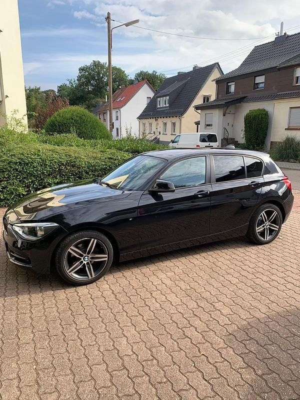 Schwarz Gebraucht 2011 BMW 116 Sport Line Kleinwagen | 8.900 € (Teuer) - Bild 1/4