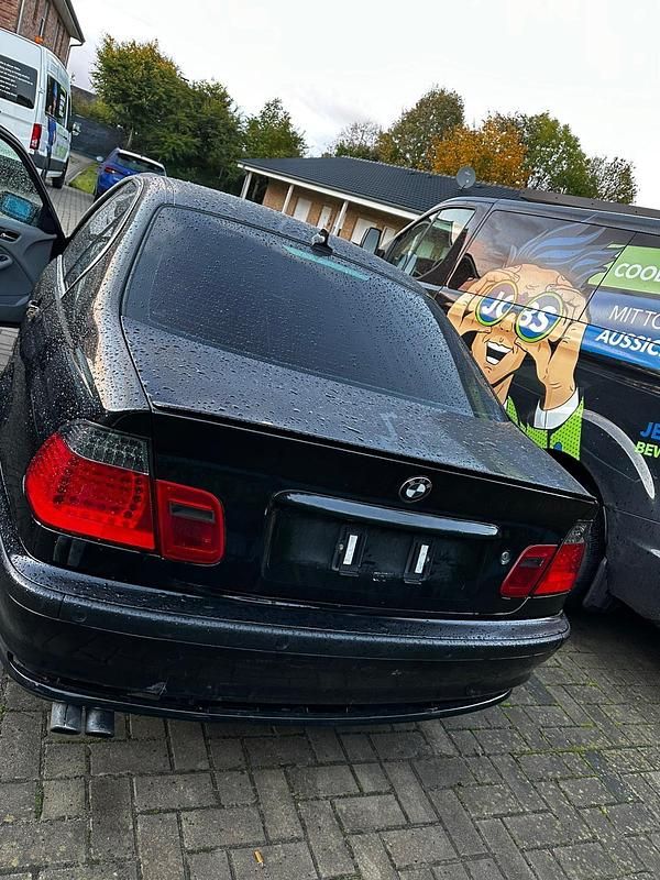 Gebraucht 2001 BMW 320 Limousine | 2.400 € (Guter Preis) - Bild 1/4