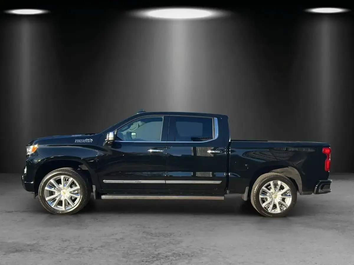 Gebraucht Chevrolet Silverado 309 PS (227 kW) 2025 Black / diamond black SUV